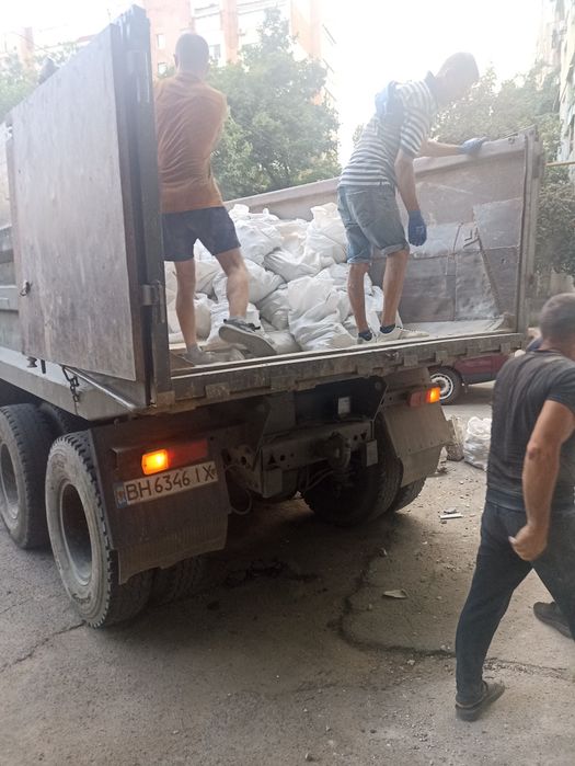 Вывоз мусора КАМАЗ Эскавтор. Демонтаж зданий, старые дома.