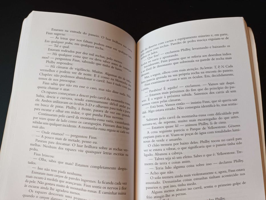 "Assalto à Disney" por Ridley Pearson