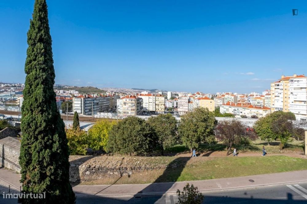 Quarto - localizado em Amadora Lisbon