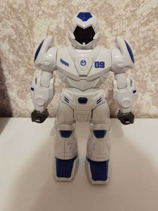 Продам іграшку Робовоїн (робот)