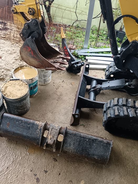 Mini giratórias Yanmar sv15