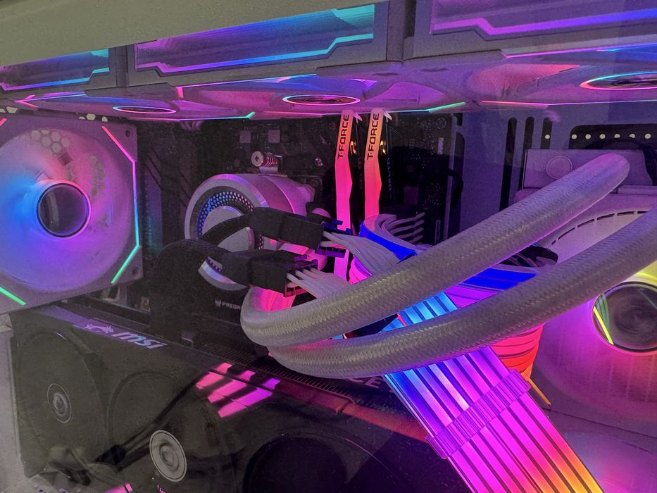 PC GAMING 7800x3D 5060ti 8GB