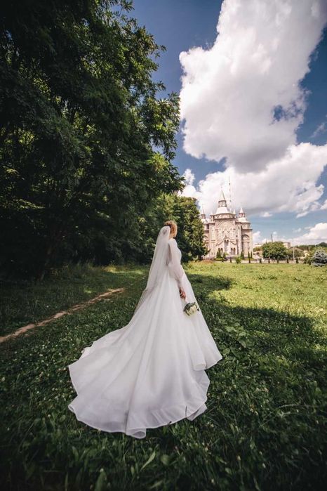 Весільна сукня в ідеальному стані