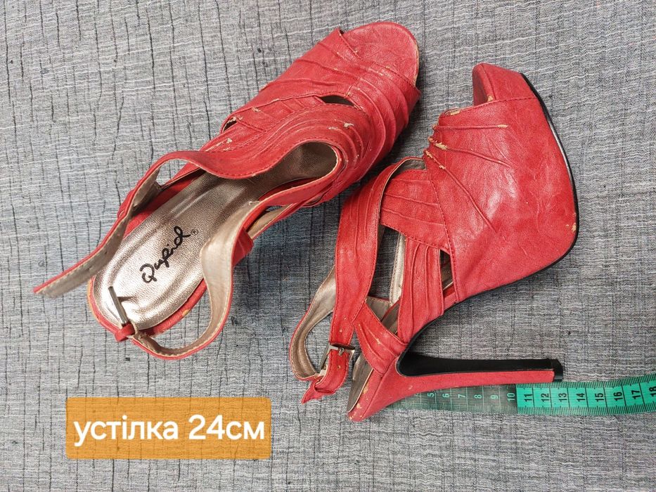 віддам безкоштовно жіноче взуття б/у