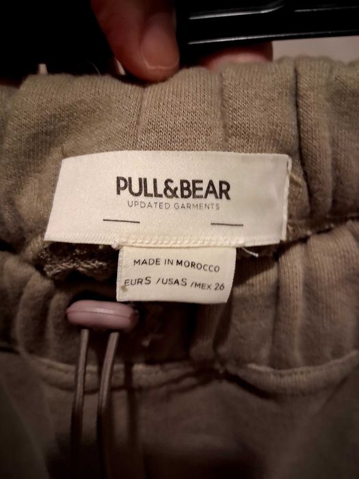 Saia e moletom Pull&Bear,com bolsa Breskha.