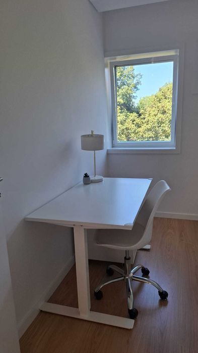 Quarto para Alugar em Apartamento Totalmente Renovado (exclusivo a estudante universitária) – a 4 min do Metro de Francos