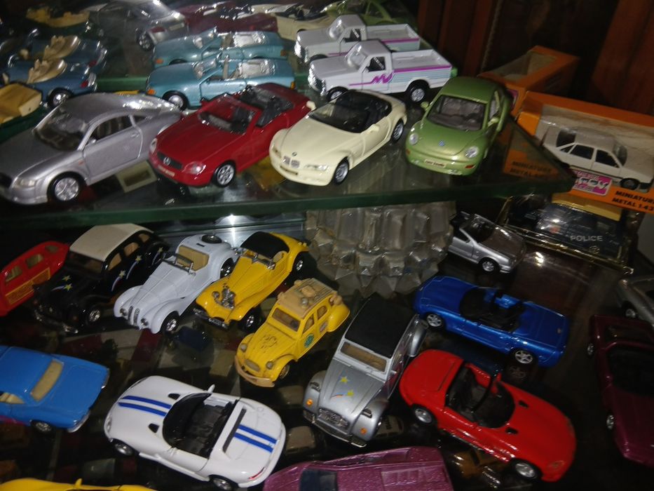 Colecao 100 carro minitura  por 400 €