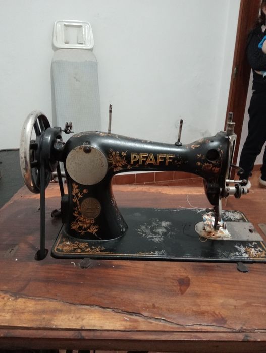 Máquina de costura PFAFF