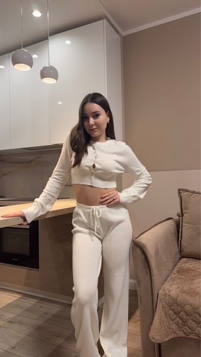 Трикотажний костюмчик на весну