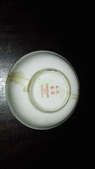 Taça pequena antiga fabricada em Macau