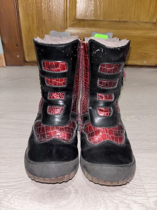 Зимові черевики для дівчинки