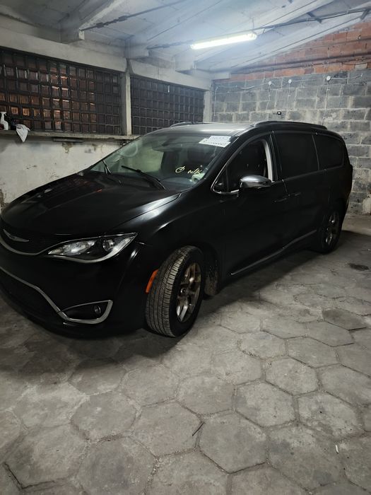 Chrysler Pacifica 2019 rok wersja Limited