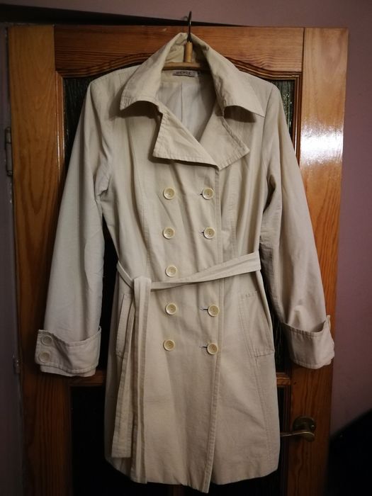 Beżowy lekki płaszczyk