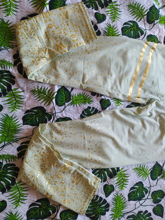 Miętowe legginsy ze złotymi drobinkami s/m