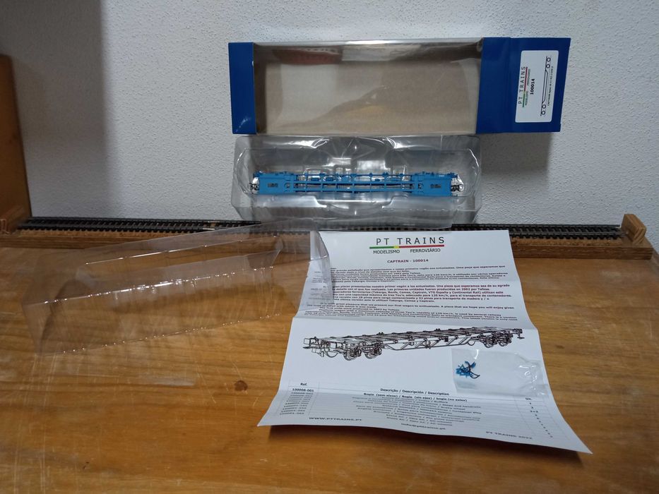 H0 1/87 - vagão plataforma Sgnss CAPTRAIN (ex-COMSA) - PTTRAINS 100014