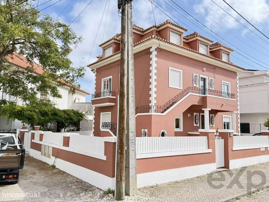 Arrenda T3+1 - 1º Piso em moradia isolada, reconstruído de raiz, Costa