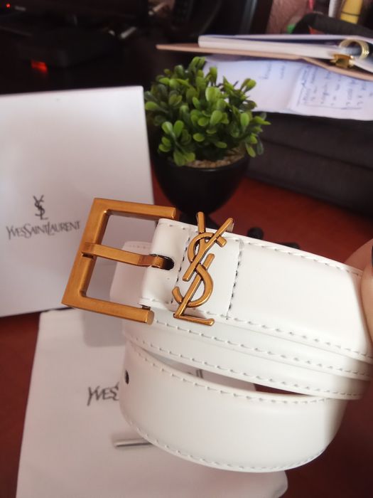 Cinto branco em couro 115cm