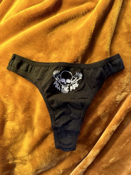 Stringi merch Pull the Wire
