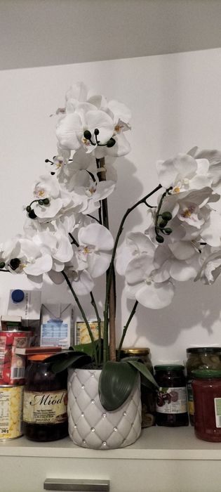 Sztuczny storczyk pięciopedowy w ozdobnej doniczce.hom&you