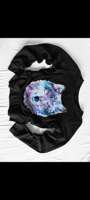 Czarna bluza z wilkiem