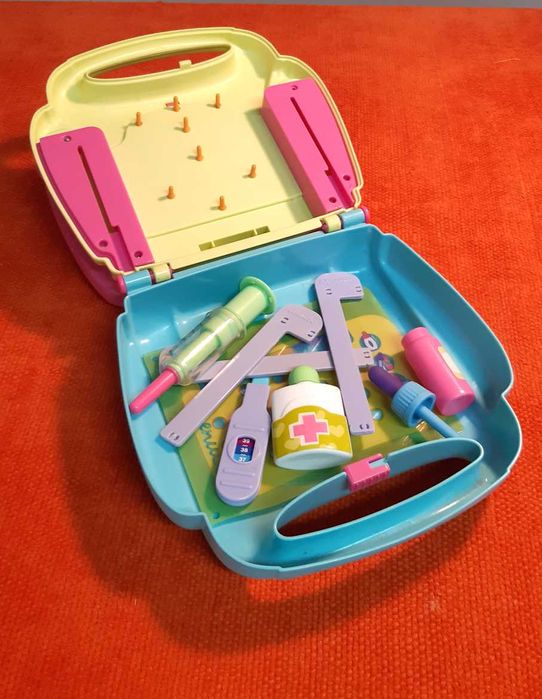 Nenuco Mala de médico de brincar /computador + acessórios