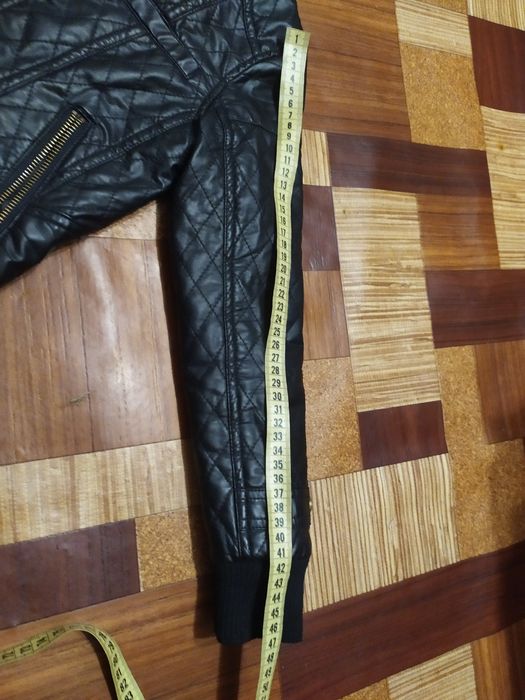 Куртка на дівчинку.