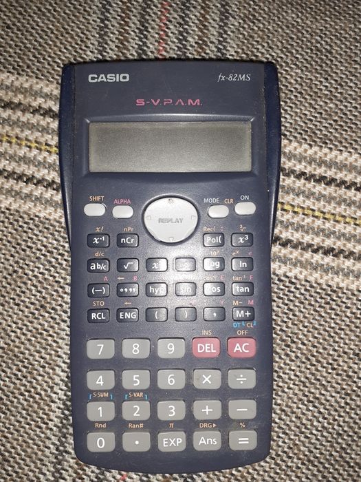 Калькулятор Casio fx-82MS