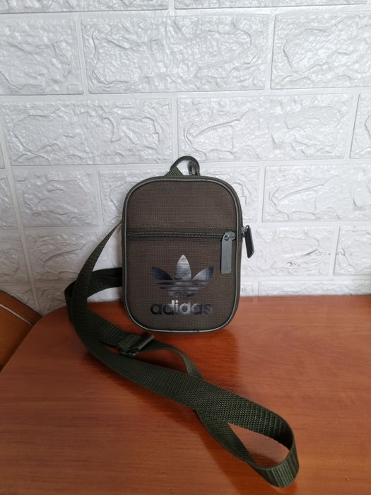 Listonoszka adidas mała khaki
