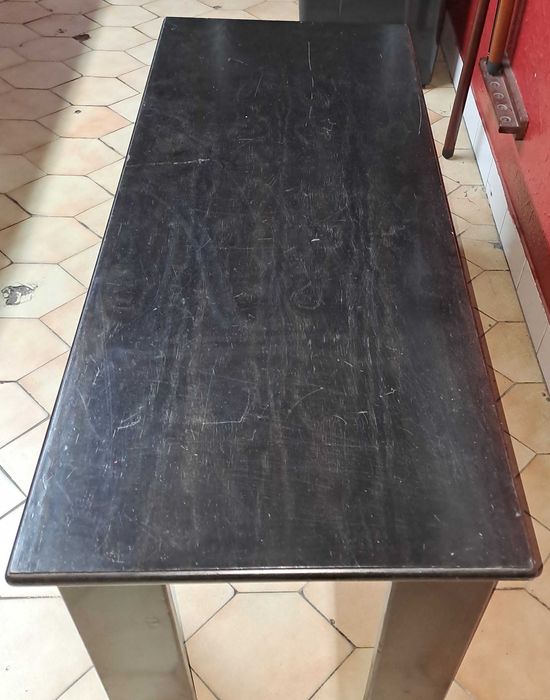 Conjunto sofás mesas e puffs