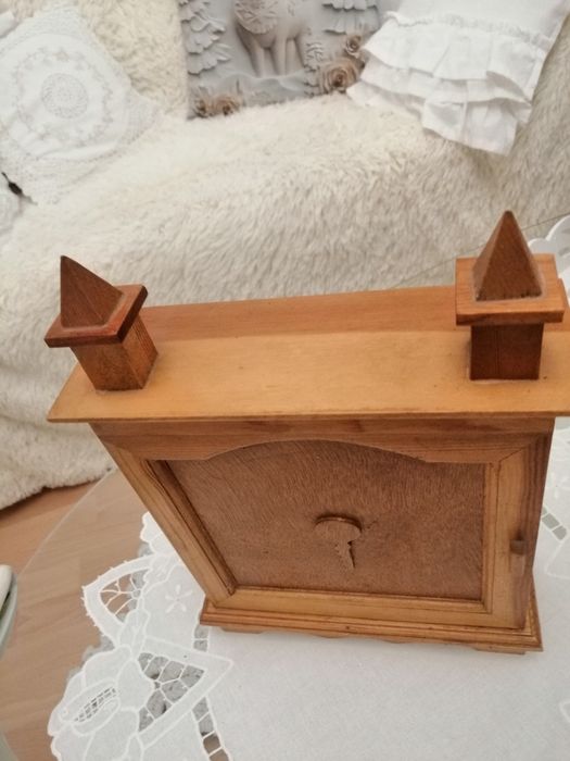 Drewniana skrzyneczka na klucze