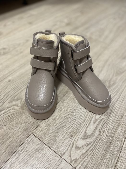 Угги шкіряні.  .