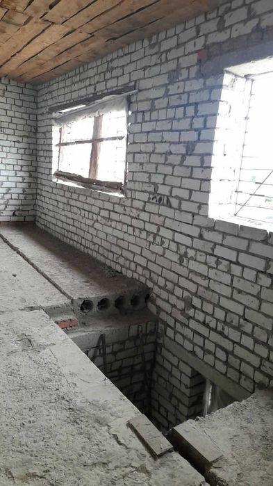 продається 1/2 будинку