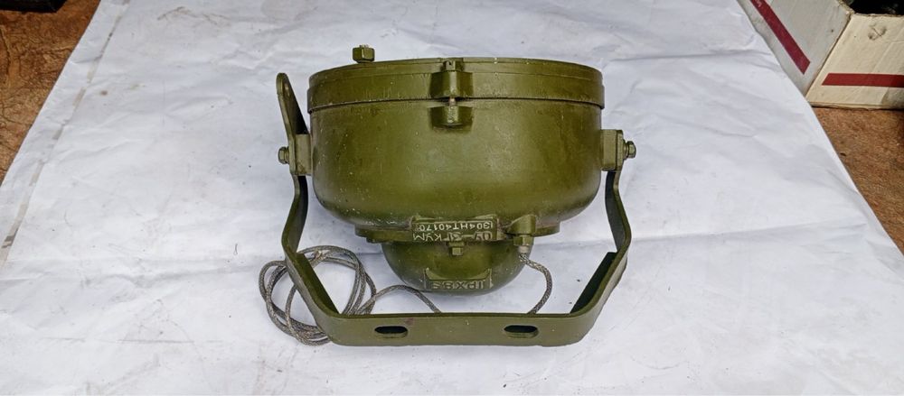 Продам фару гст-64 оу-3 луна фг-125 126 127 танковую глазок светильник