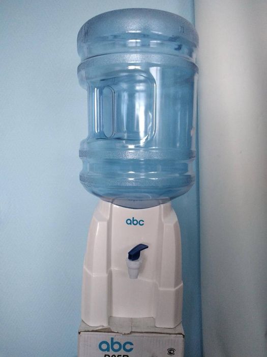 Роздавальник для води кулер