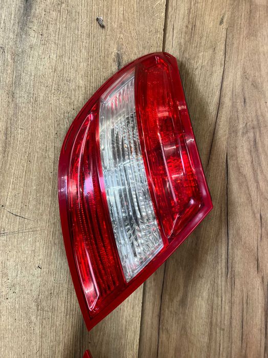 Lampa tylna lewa prawa Mercedes W204 Sedan