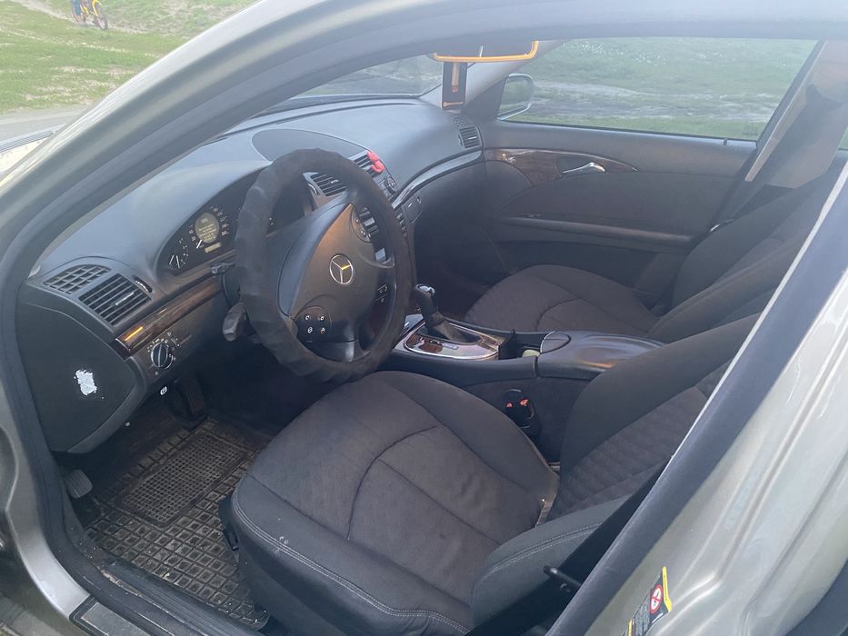 Mercedes-Benz E220