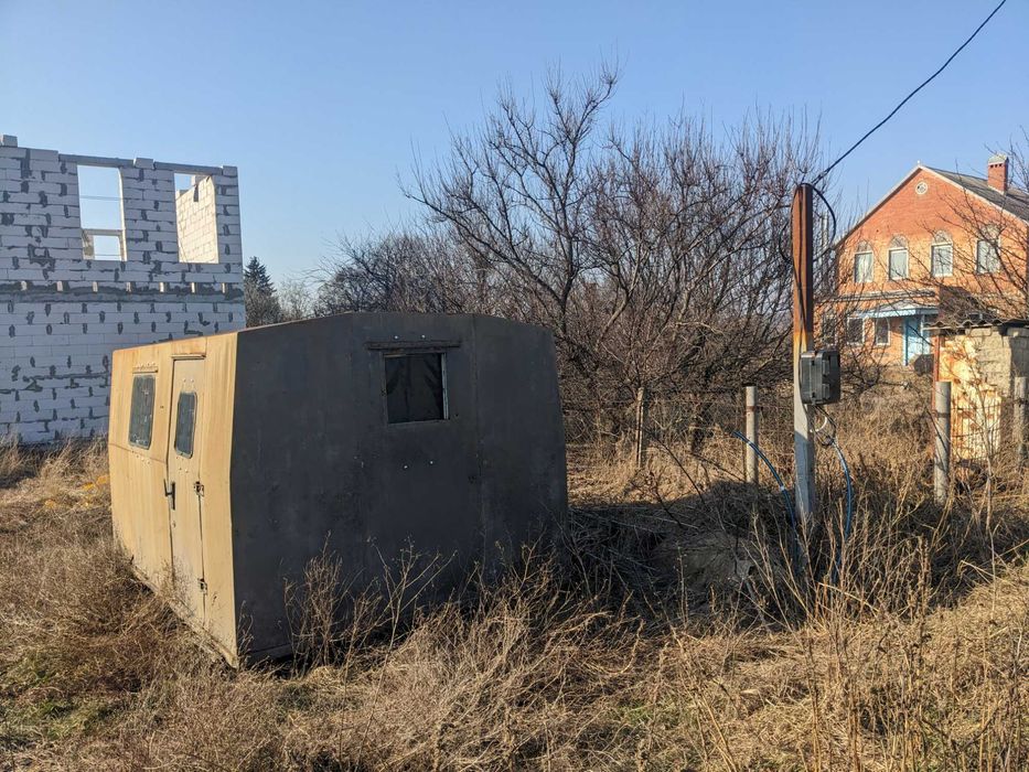 Двоповерховий капітальний будинок