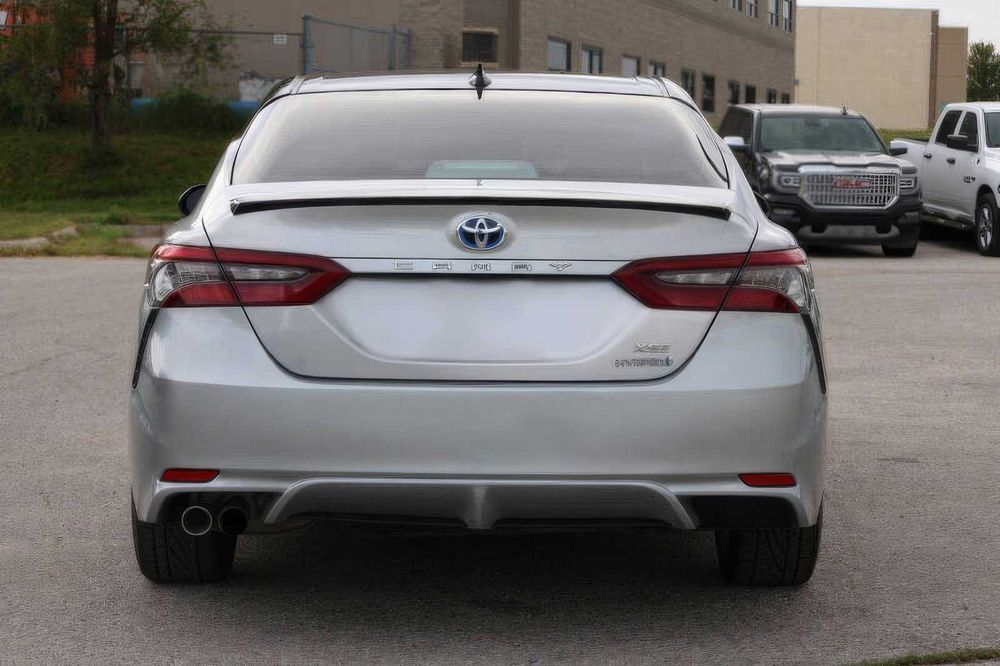 Toyota Camry Hybrid XSE      2021