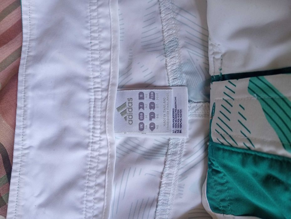 Saia da Adidas original e nova