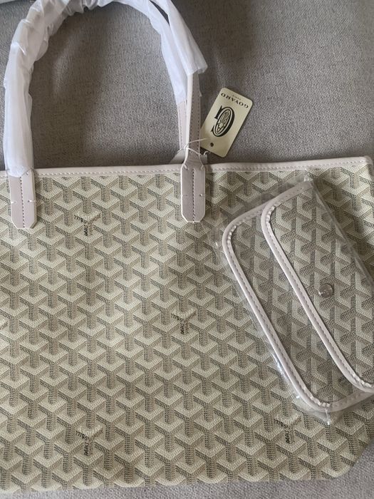 Mala mulher bege grande