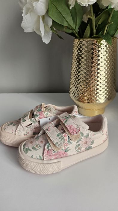 Дитяче взуття для дівчинки