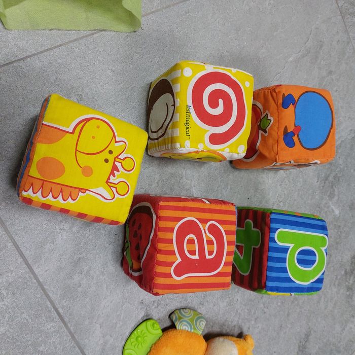 Cubos  da its imagical e guizo da chicco