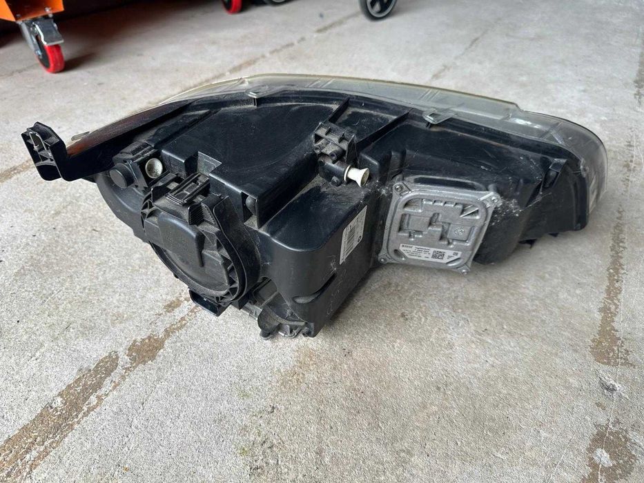 BMW X5 E70 LCI Adaptive lighs USA
