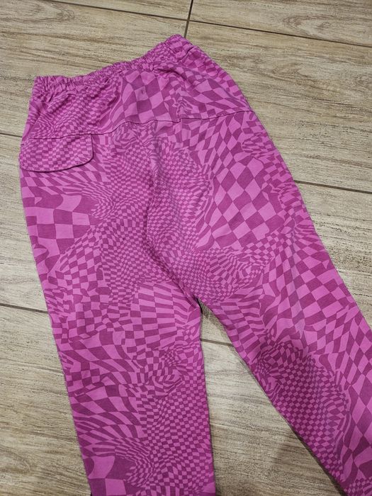 яркий, розовый оверсайз костюм в стиле y2k