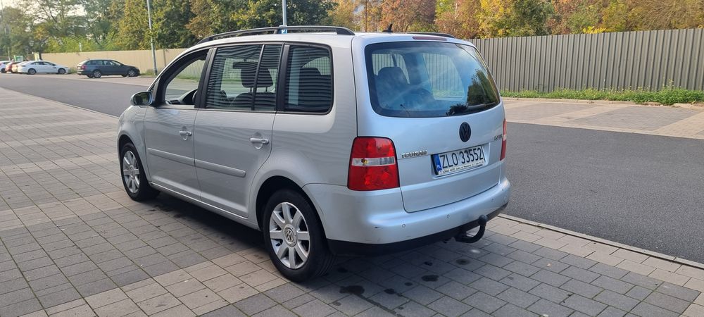 Vw TOURAN  2005 rok 2.0 diesel 140 koni / duże radio / klimatronik / elektryczne szyby /podgrzewane fotele / hak / alufelgi