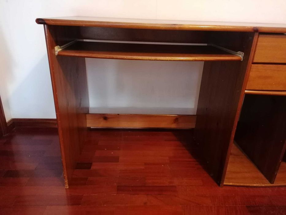 Secretária em Madeira de Pinho Maciça