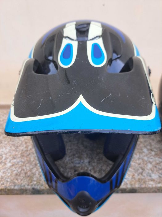 Dois Capacetes Usados