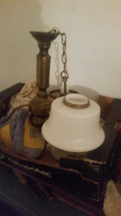 Candeeiro antigos mas em bom estado de utilização.