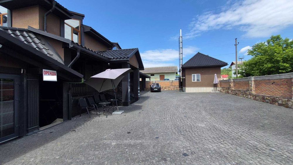 Оренда комерційної будівлі 800 м² (можливий поділ на 350 м² та 450 м²)