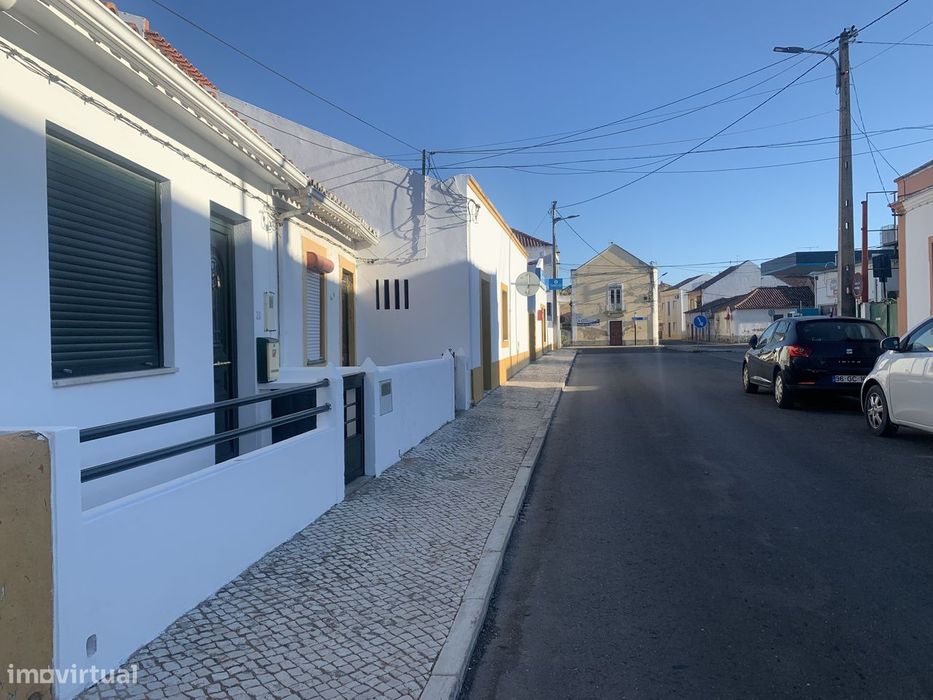 Moradia T2 c/ Quintal Murado a 10 minutos Comboio